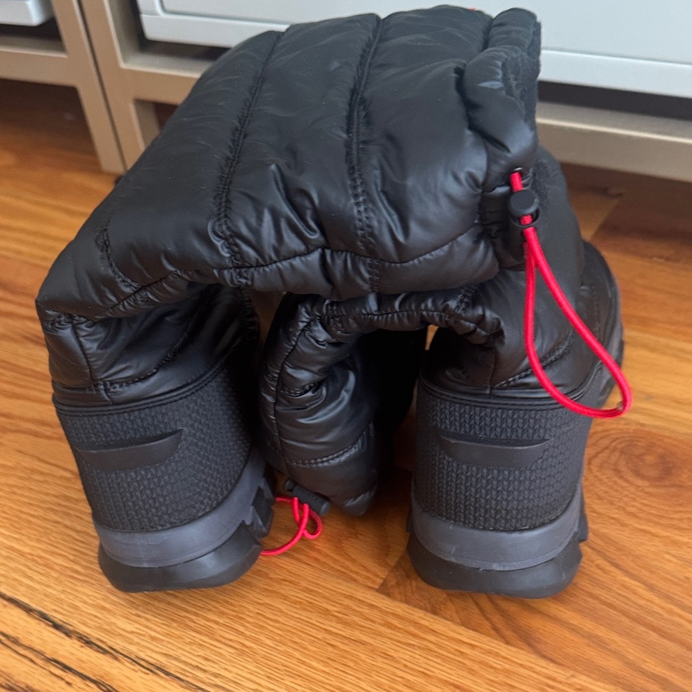 Hunter Women's Black Quilted Insulated Winter Boots with Red Logo - Picture 5 of 5